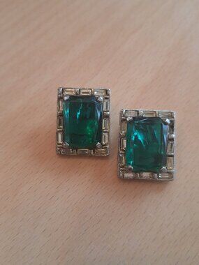 VINTAGE EMERAL RECTANGULAR RHINSTONE EARINGS